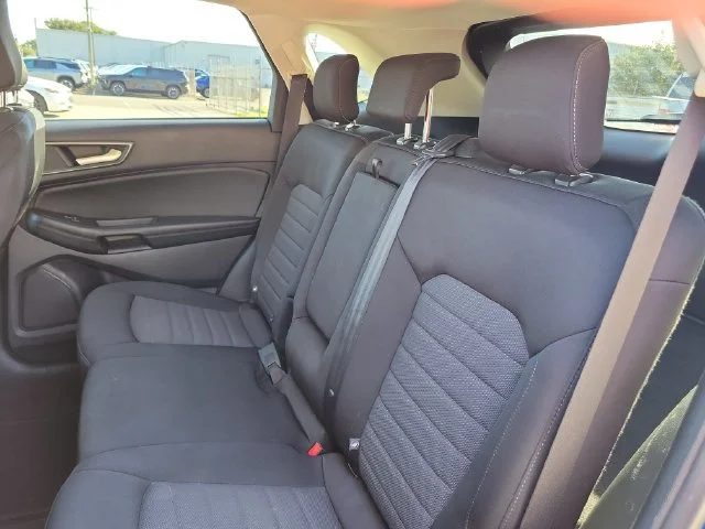 2020 Ford Edge SE - Photo 17