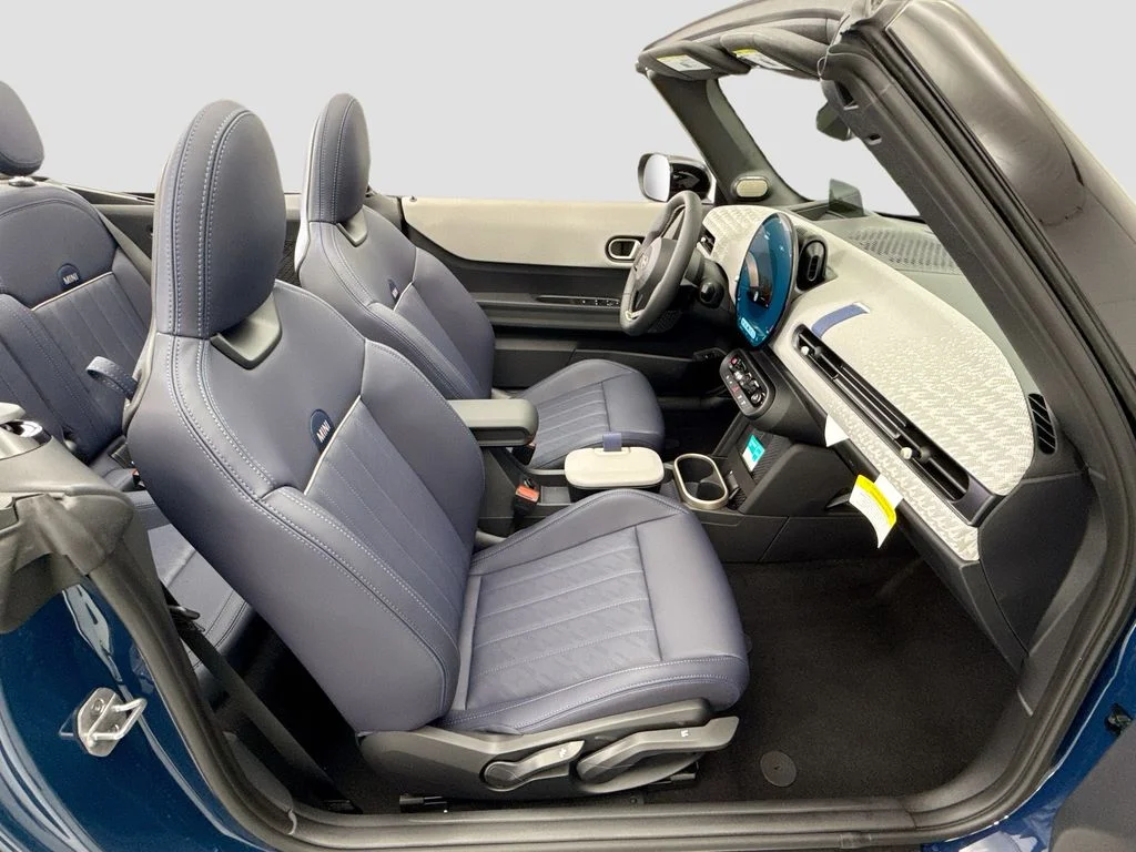 New 2026 Indigo Sunset Blue Metallic MINI Signature Plus image 26