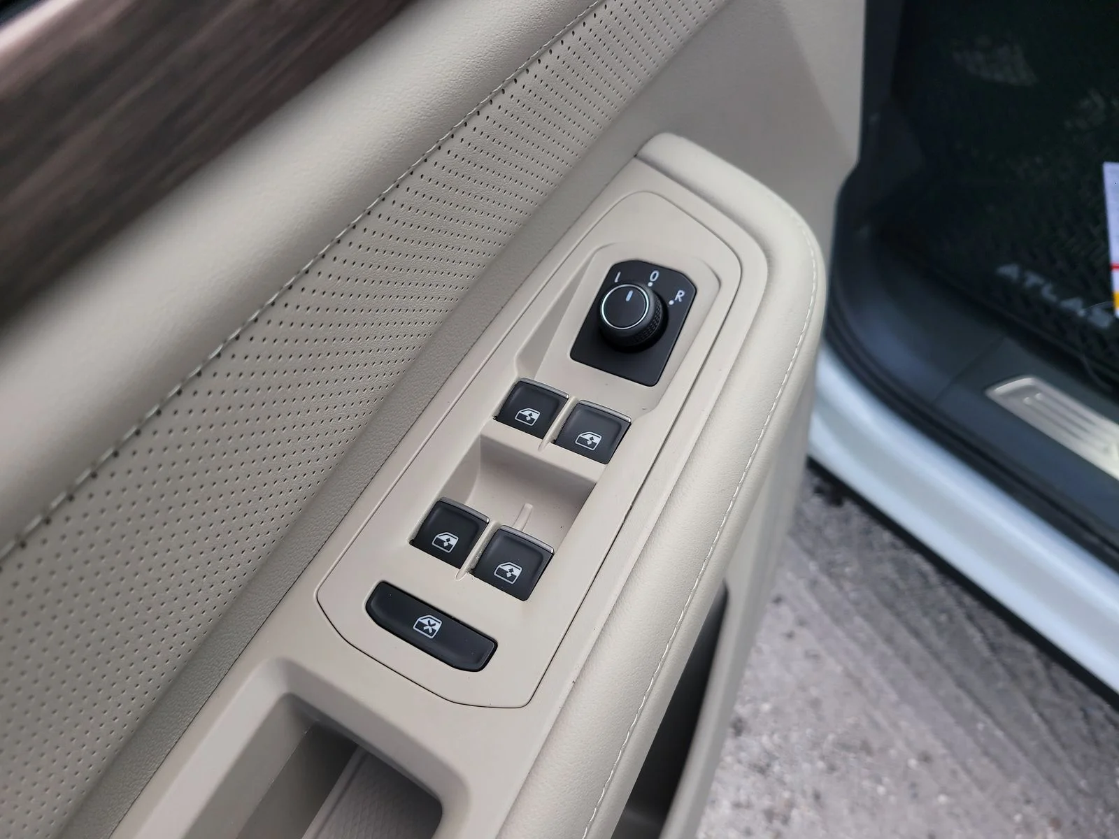 New 2026 Opal White Pearl Volkswagen 2.0T SEL image 17