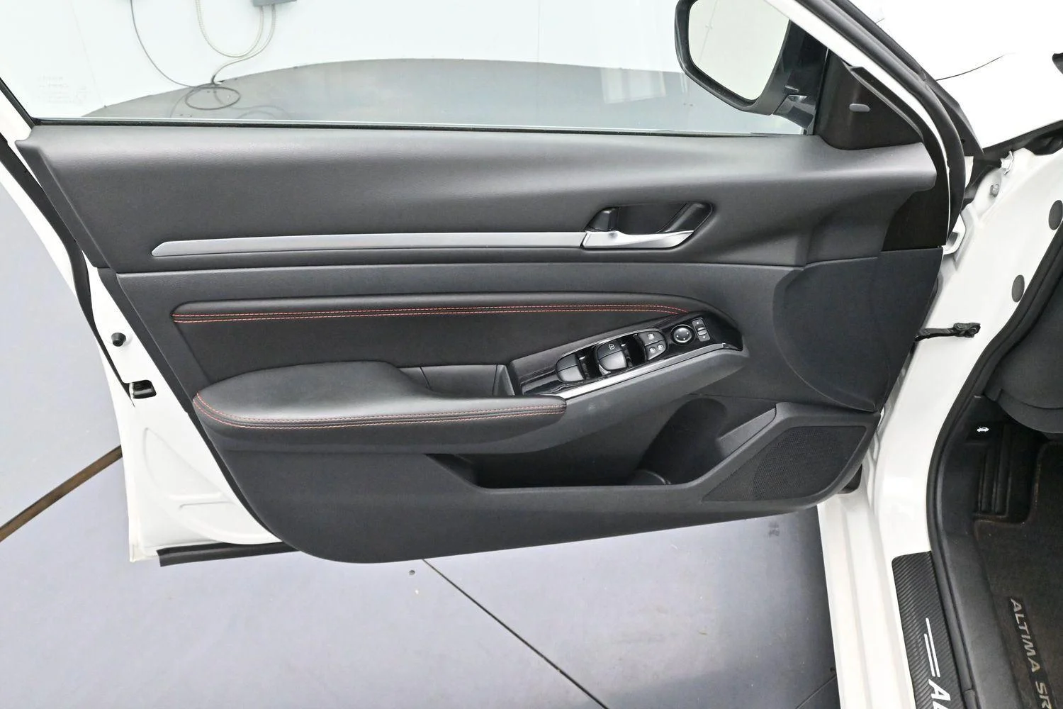 Used 2023 Pearl White Tricoat Nissan 2.5 SR image 9