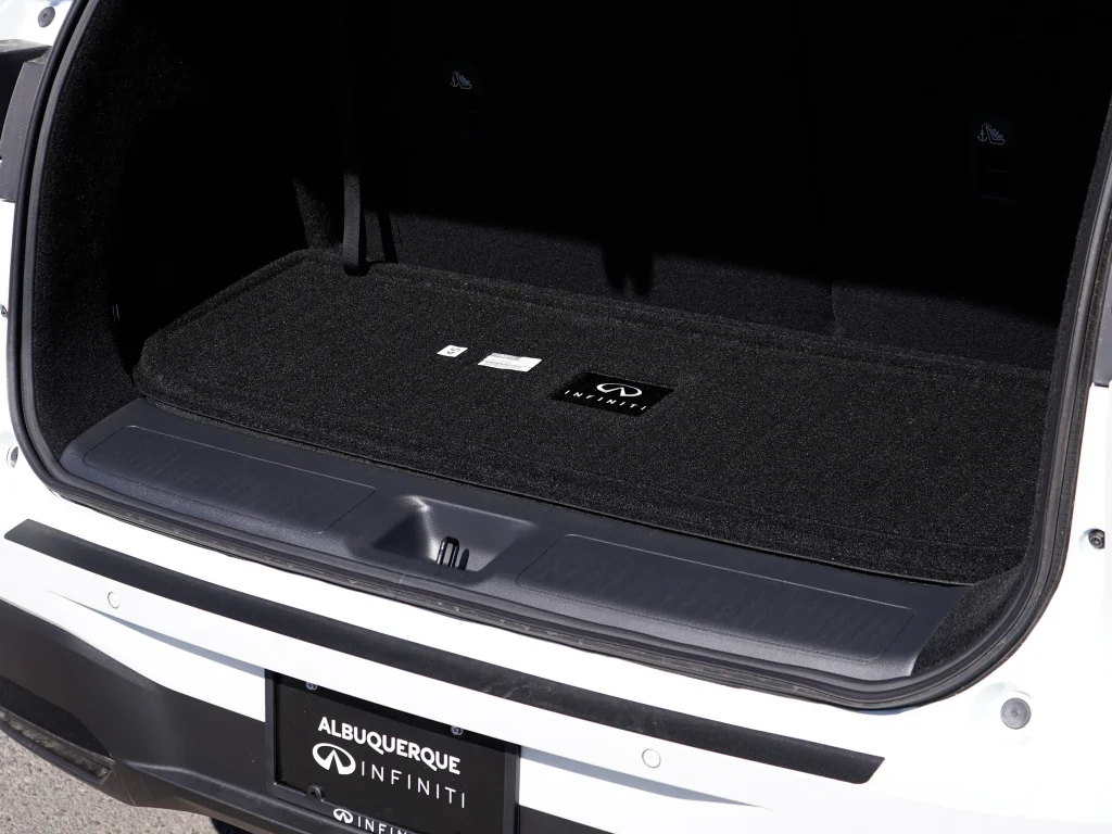 New 2027 2T RAD WHT INFINITI Sport AWD image 13