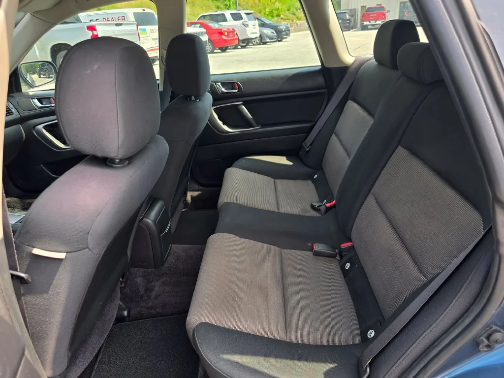 Used 2005  Subaru 2.5i image 9