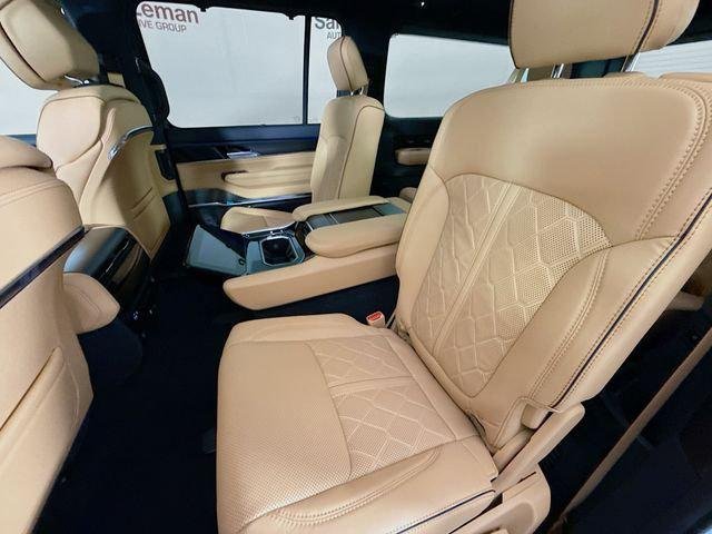 New 2026 Bright White Clear-Coat Exterior Paint Jeep Grand Wagoneer image 26