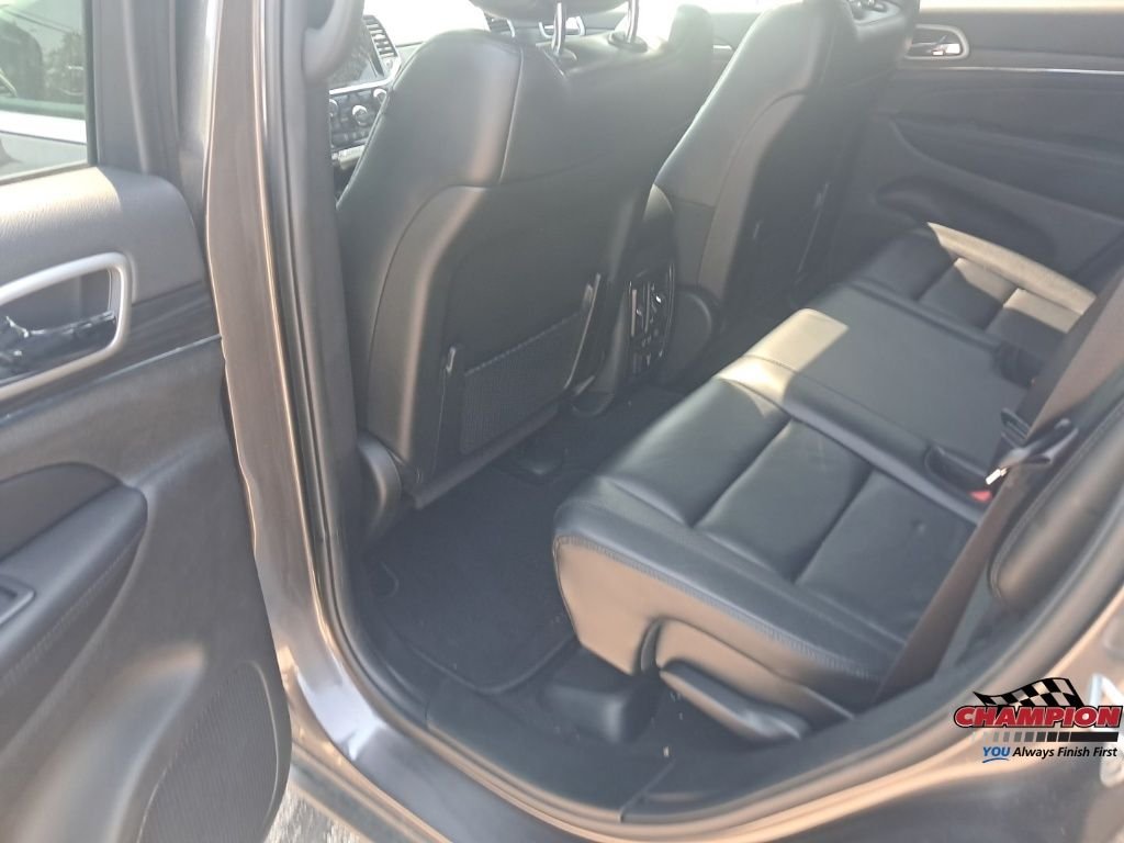 Used 2020 Crystal Metallic Jeep Limited image 11