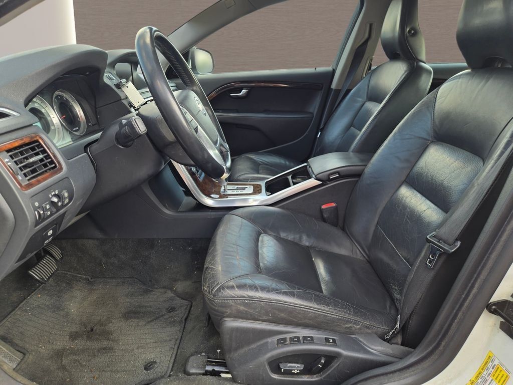 Used 2012 White Volvo 3.2 image 22