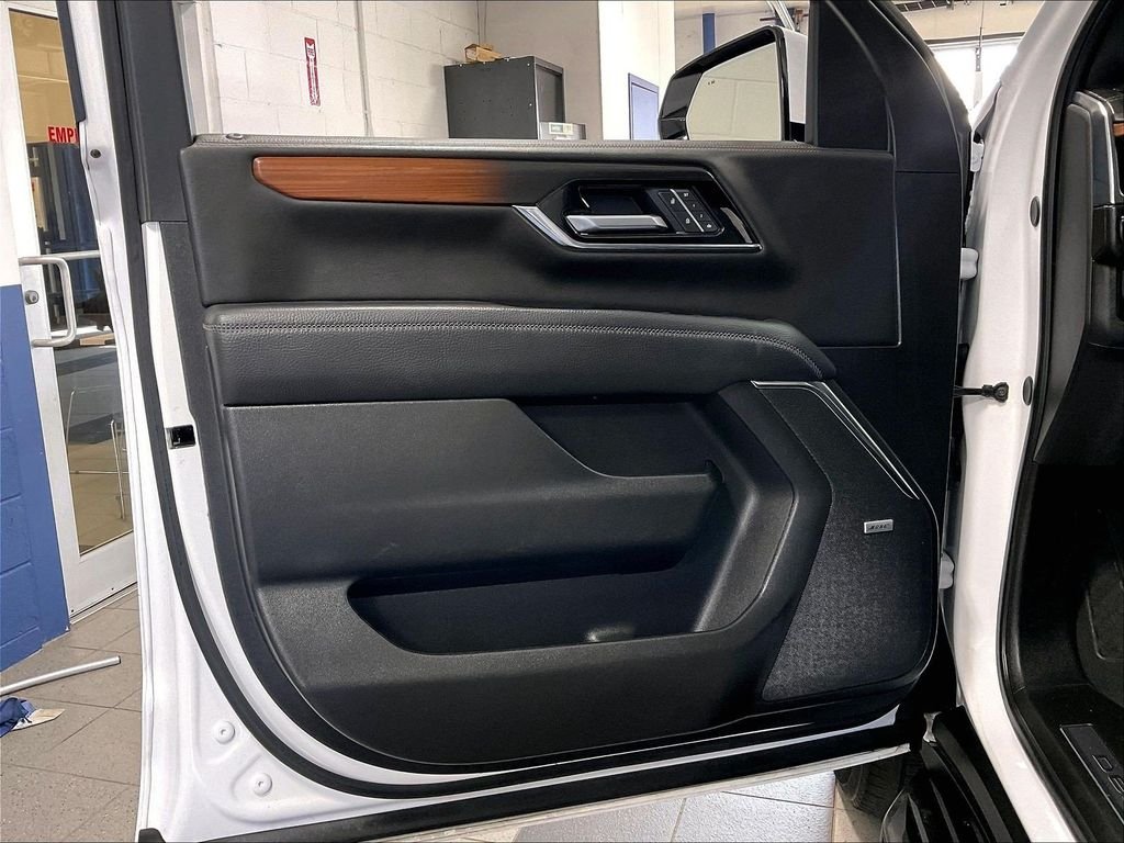 Used 2025 White GMC Denali image 9