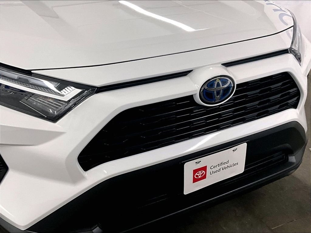 Used 2024 White Toyota XLE image 30