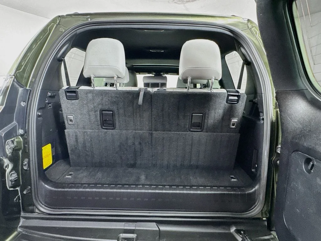 Used 2023 Green Lexus 460 image 32