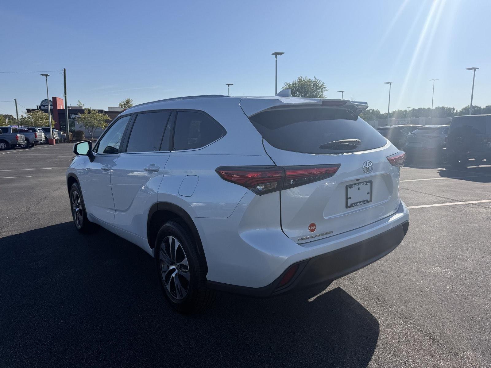 Used 2023 Wind Chill Pearl Toyota XLE image 7