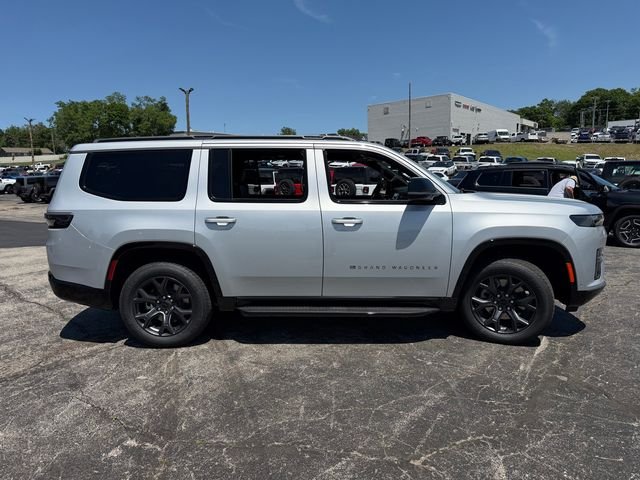 New 2026 Silver-Zynith Exterior Paint Jeep Limited Altitude image 5