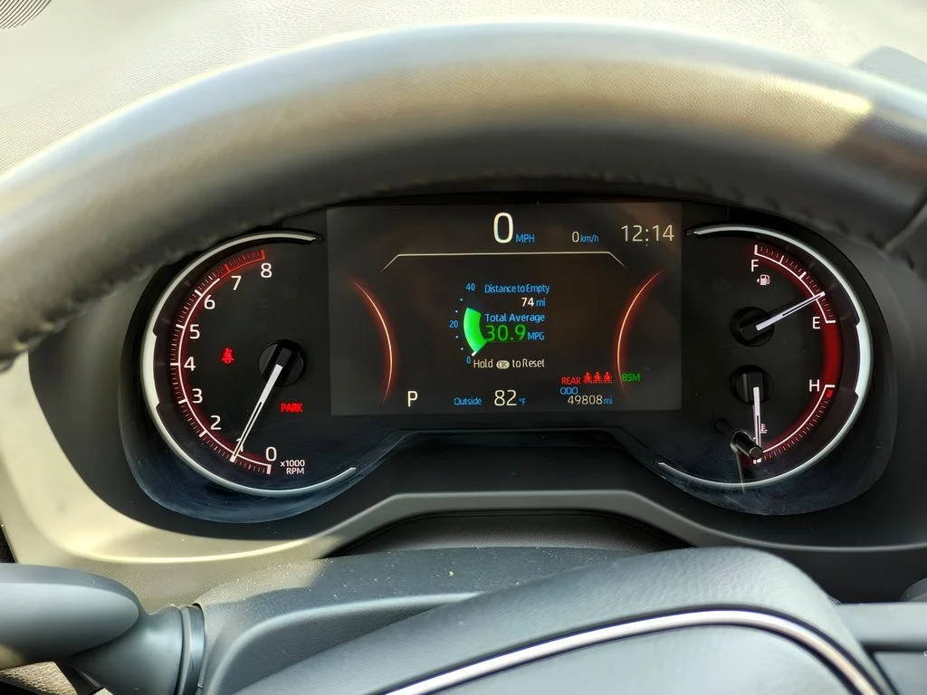 2023 Toyota RAV4 XLE - Photo 18