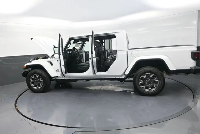 New 2026 Bright White Clear-Coat Exterior Paint Jeep Sahara image 33