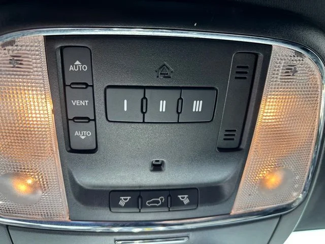 Used 2019 Bright White Clearcoat Jeep Altitude image 18