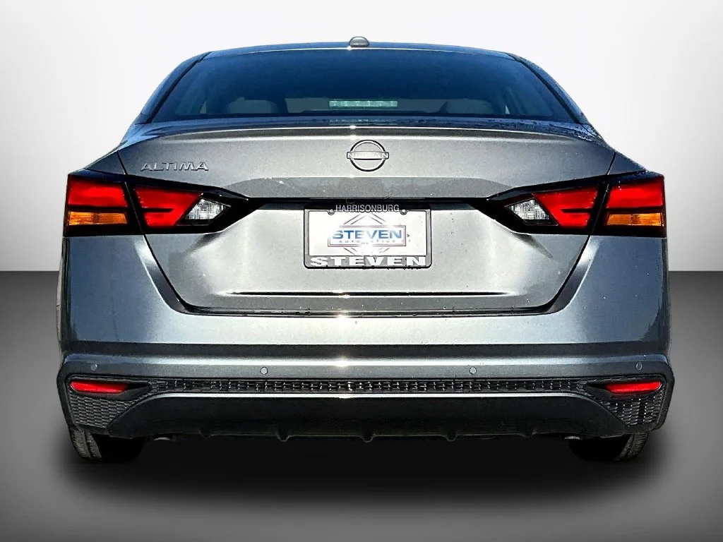 Used 2025 Gun Metallic Nissan 2.5 SV image 5