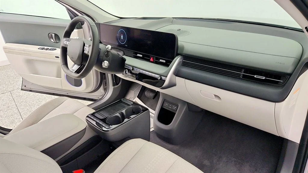 Used 2025 Cyber Gray Hyundai Limited RWD image 24