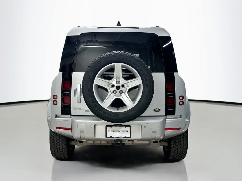 Used 2022  Land Rover XS Edition image 10