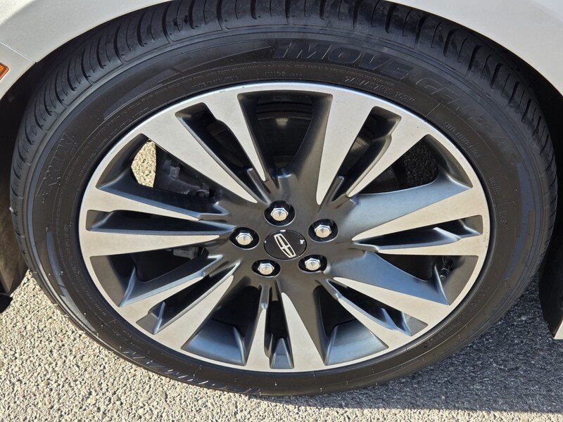 Used 2019 Silver Lincoln Reserve image 13