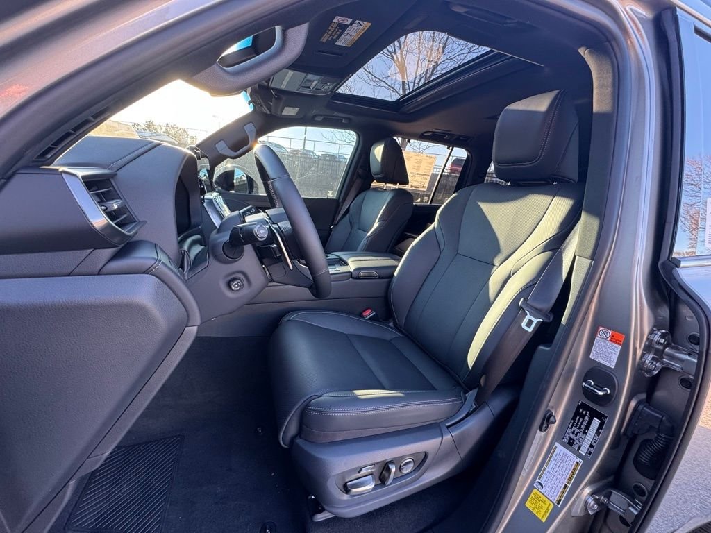 2025 Lexus LX 700h Luxury - Photo 5