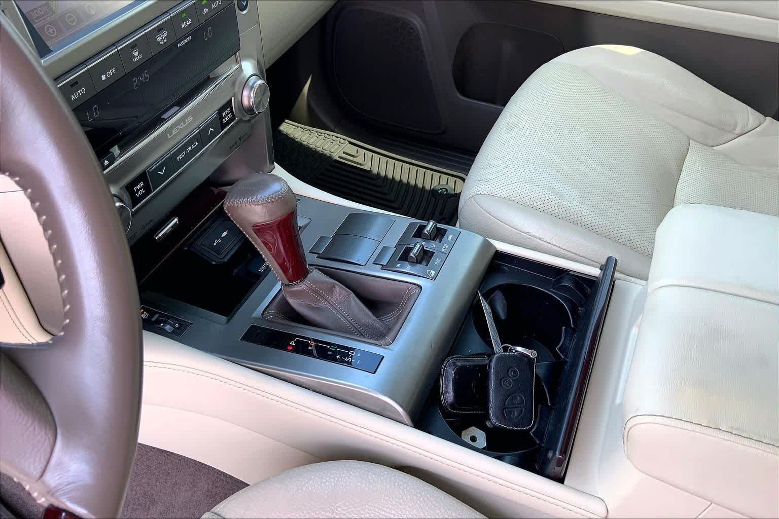 Used 2014 Starfire Pearl Lexus  image 16