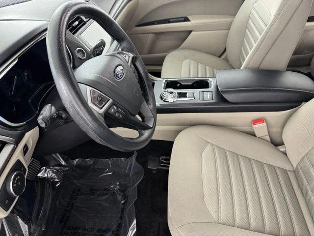 Used 2019 Blue Ford SE image 18
