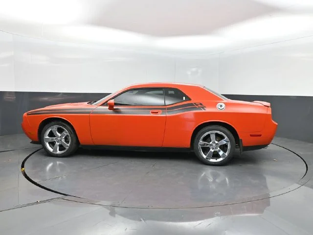 Used 2010 Orange Dodge R/T image 3