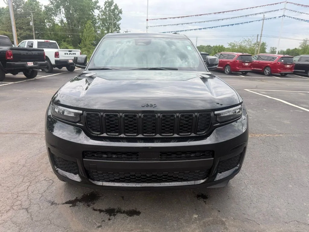 Used 2024 Black Jeep Altitude X image 3