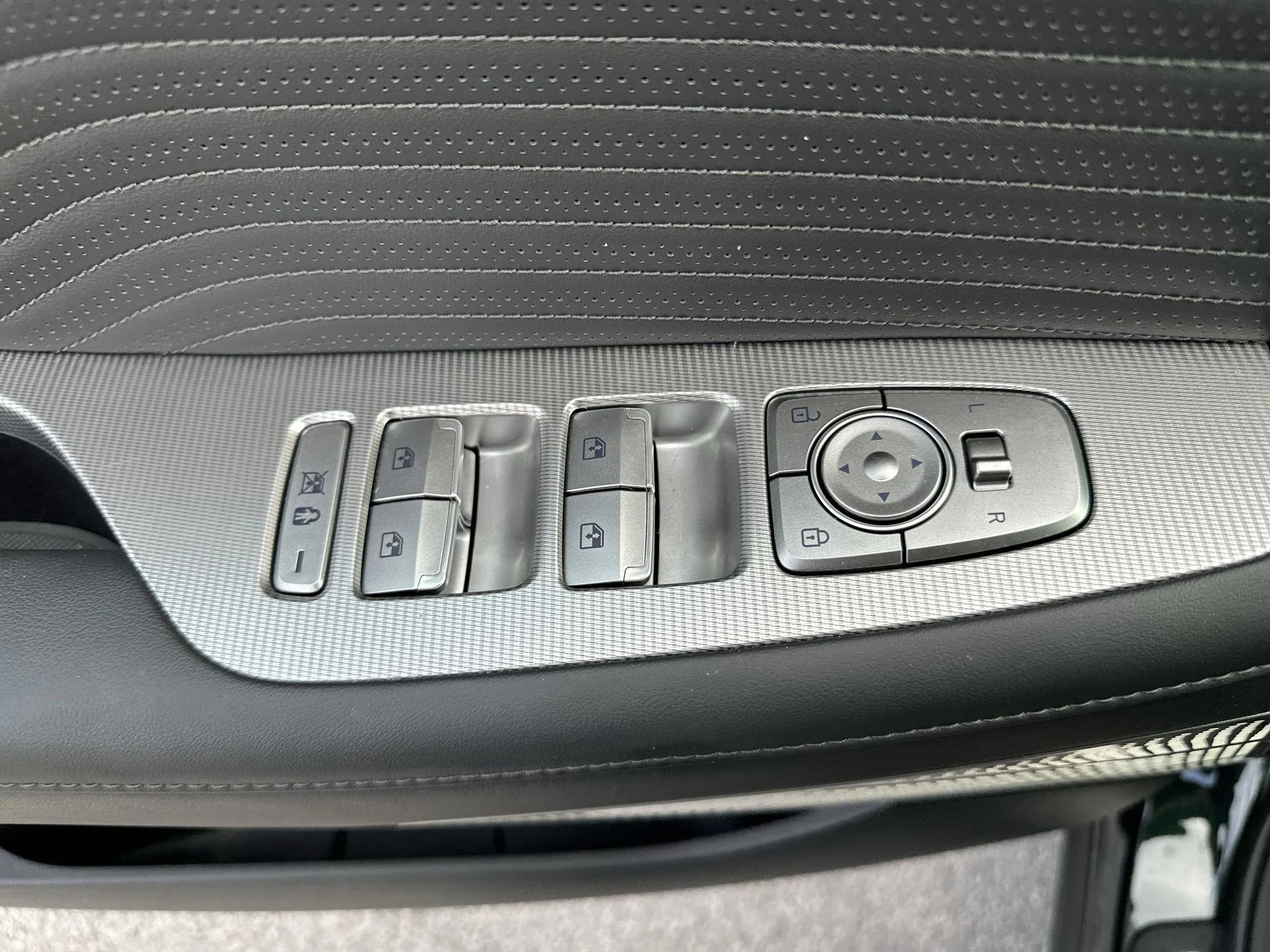 Used 2025 Robust Emerald Hyundai Calligraphy image 14