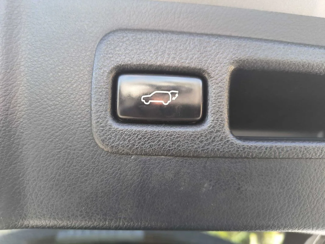 Used 2015  Lexus  image 9