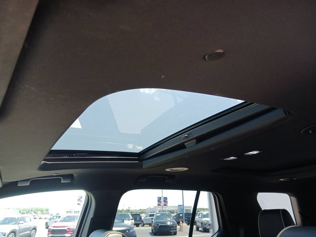 Used 2022 Mosaic Black Metallic Chevrolet Premier image 21