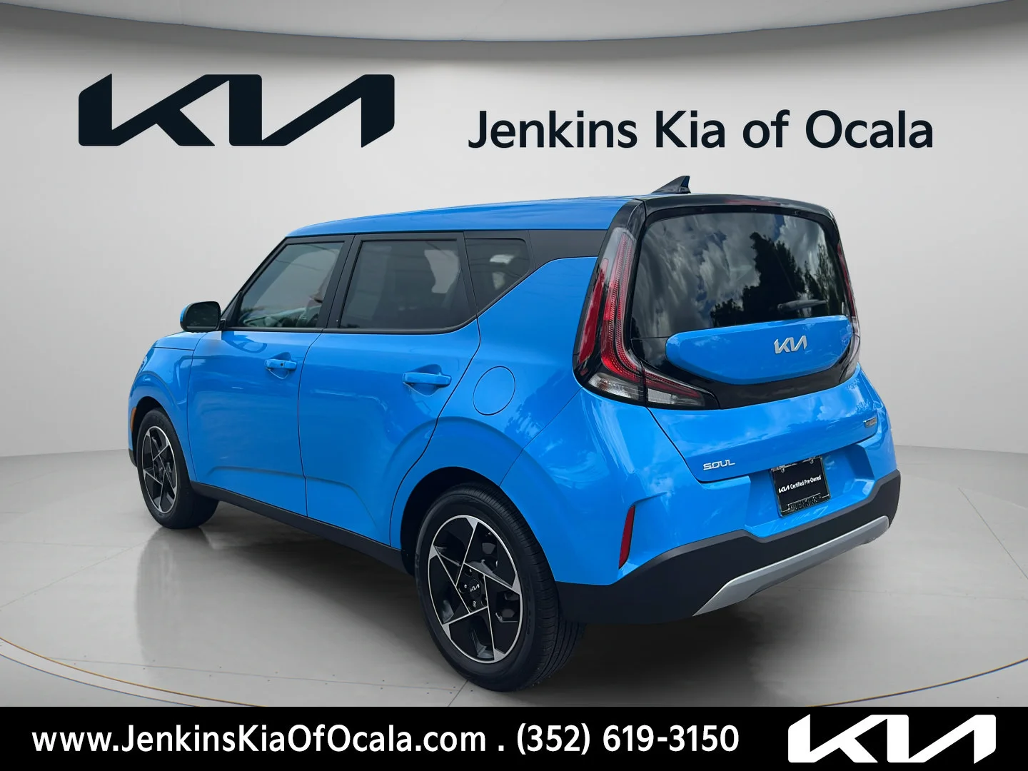 Used 2025 Surf Blue Kia EX image 5