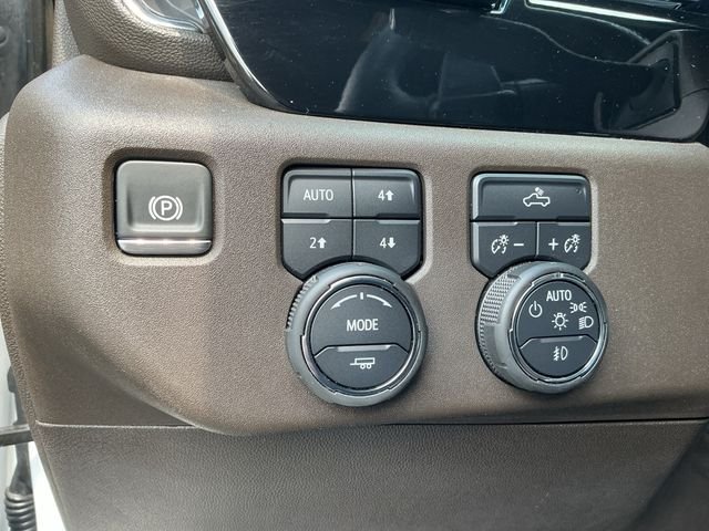 Used 2025 White Chevrolet RST image 29