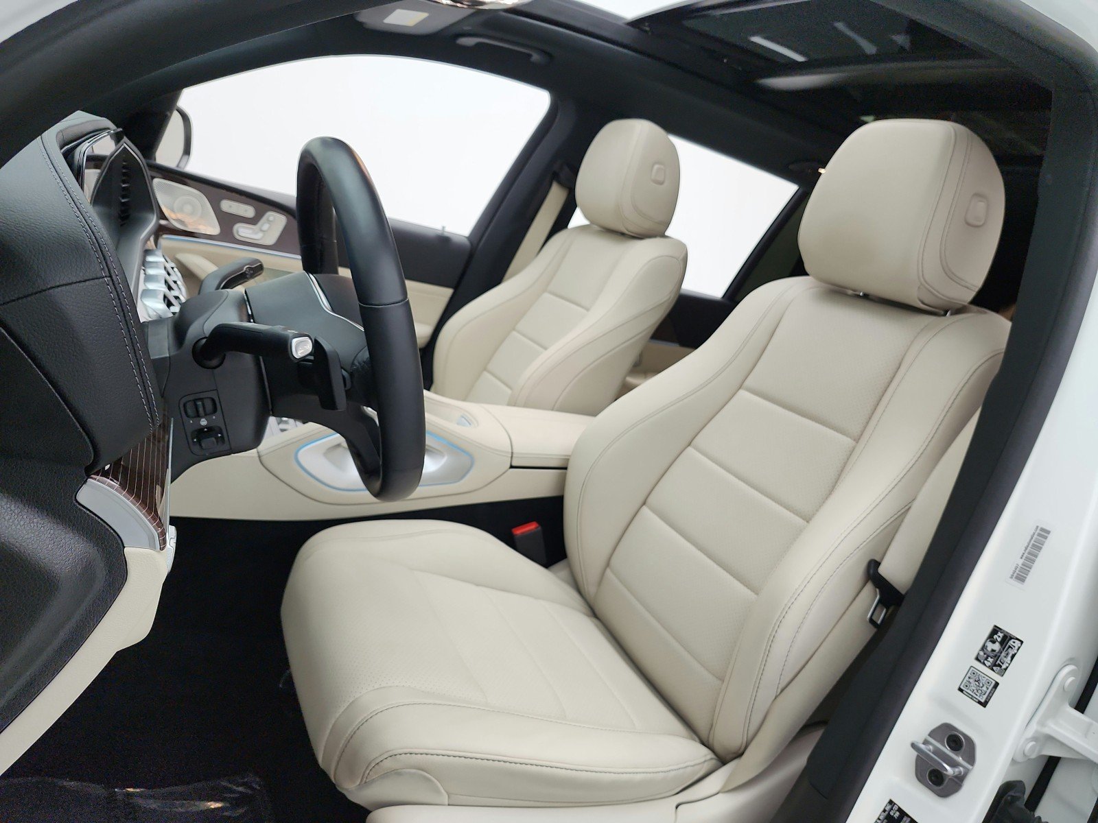 Used 2023 MANUFAKTUR Diamond White Metallic Mercedes-Benz GLS 450 4MATIC® SUV image 10