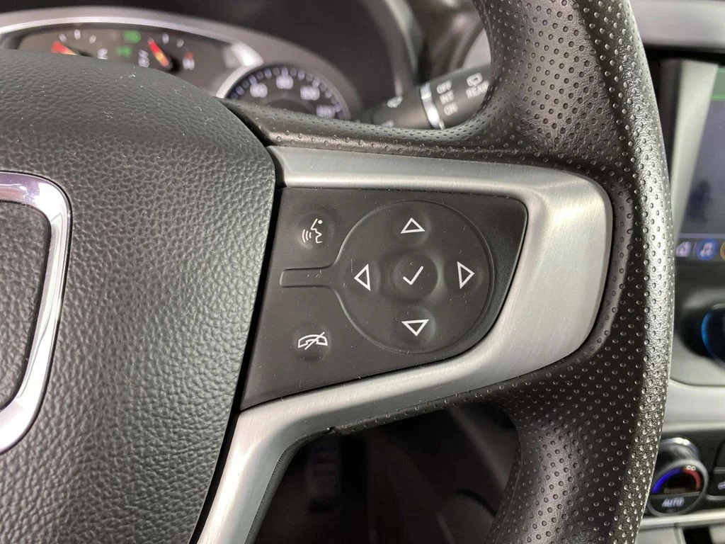 Used 2023 White GMC SLE image 17