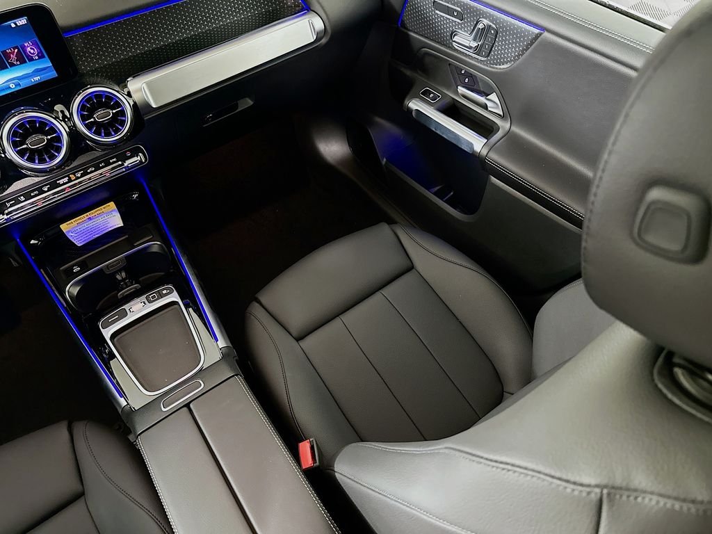 New 2026 Polar White Mercedes-Benz GLB 250 image 24