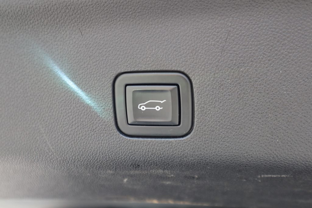 Used 2021 WHITE FROST TRICOAT GMC Denali image 32