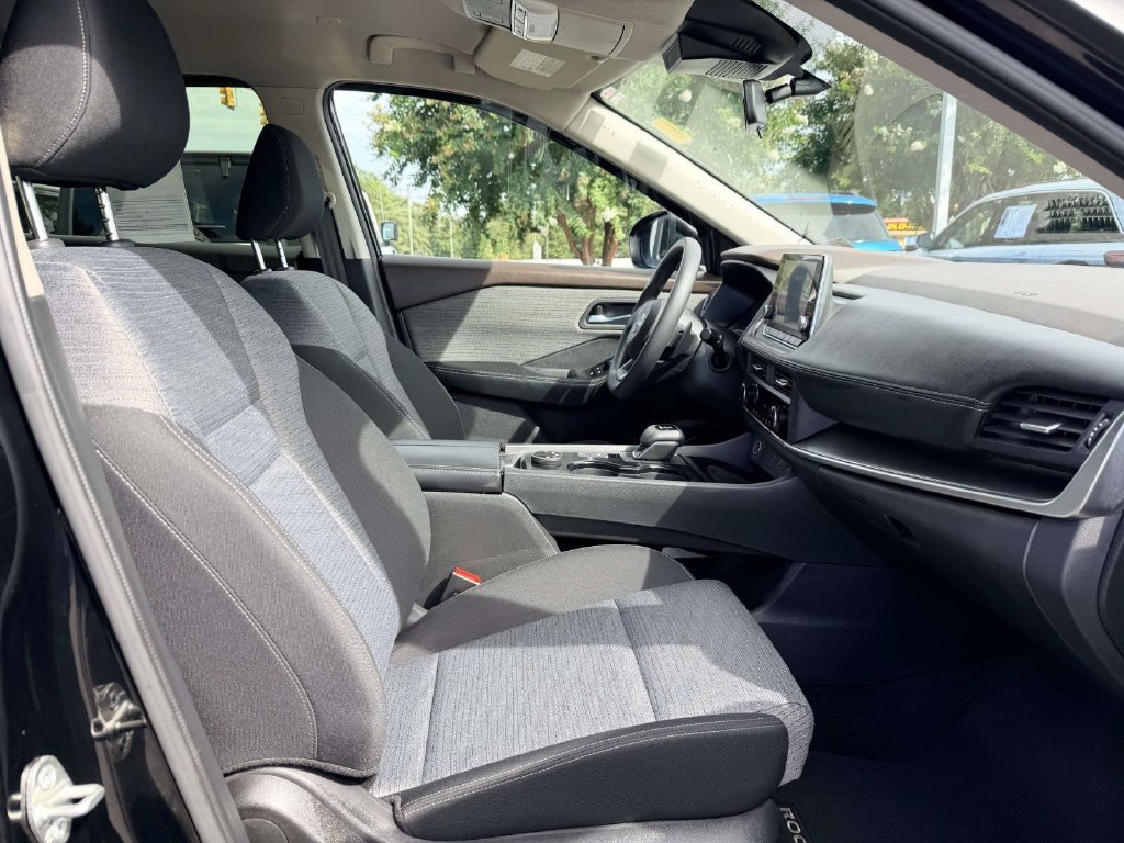 Used 2023 Black Nissan SV image 9