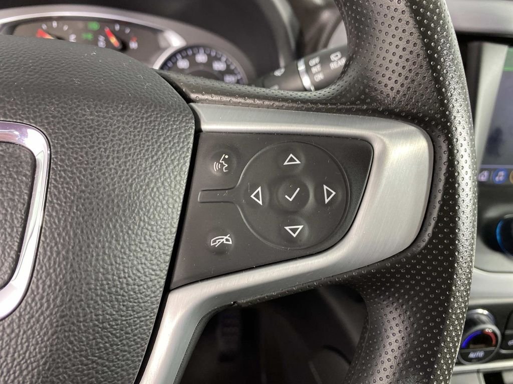 Used 2023 White GMC SLE image 17