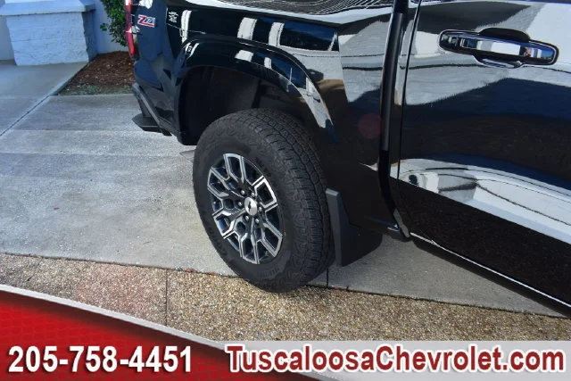 Used 2025 Black Chevrolet Z71 image 15