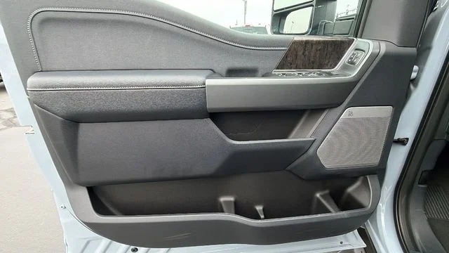 New 2026 Glacier Gray Metallic Tri-Coat Ford F-250® Lariat® image 21