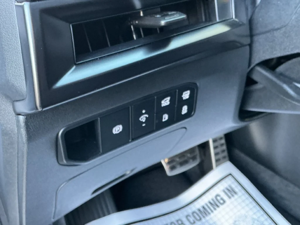 Used 2027 White Kia X-Line SX image 32