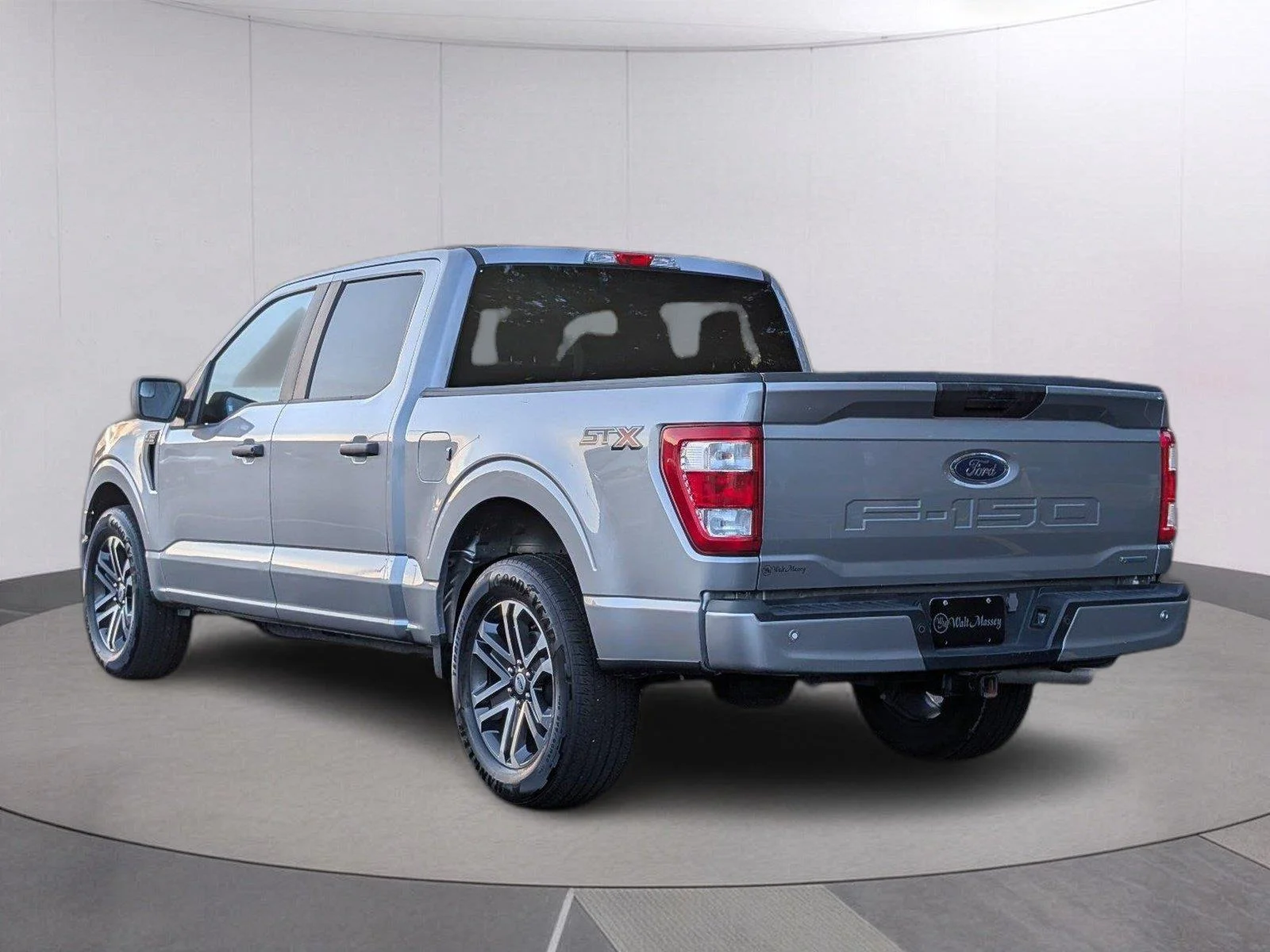 Used 2023 Iconic Silver Ford XL image 3