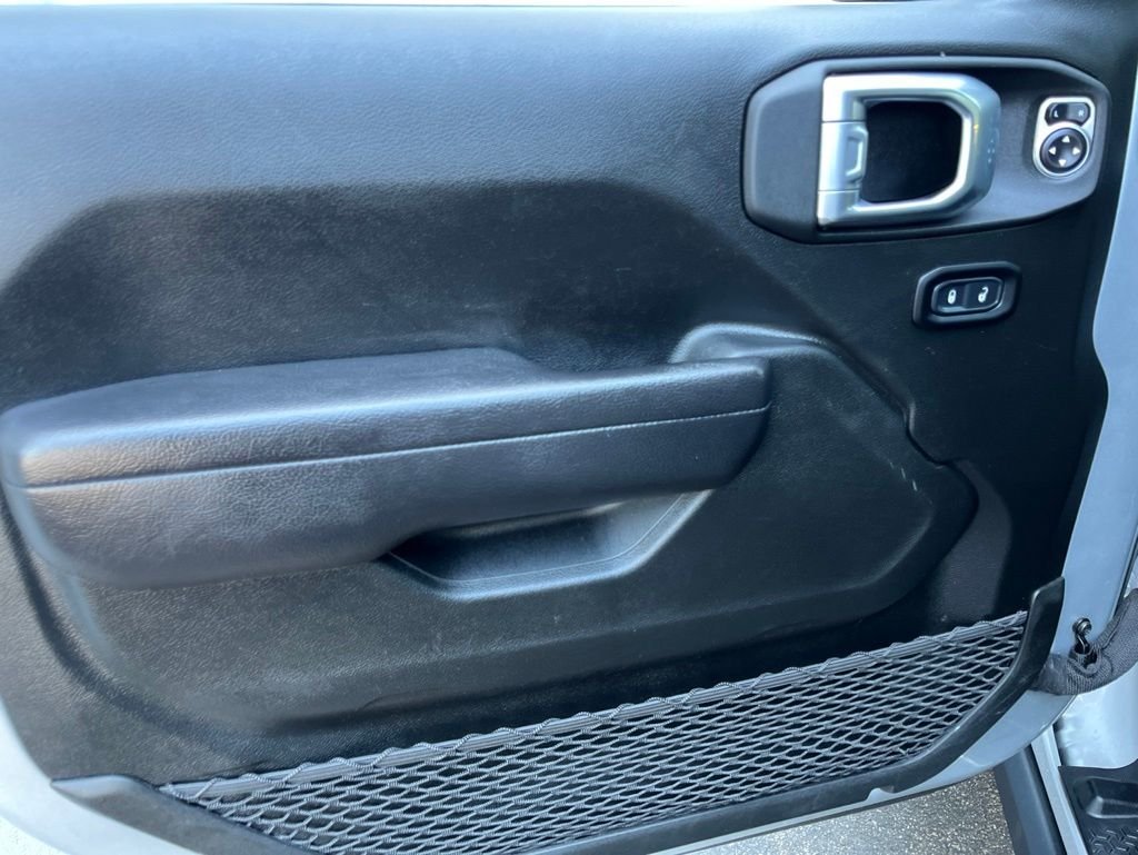 Used 2022 Silver Jeep Rubicon image 24