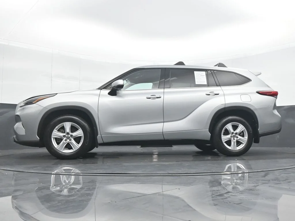 Used 2022 Silver Toyota L image 29