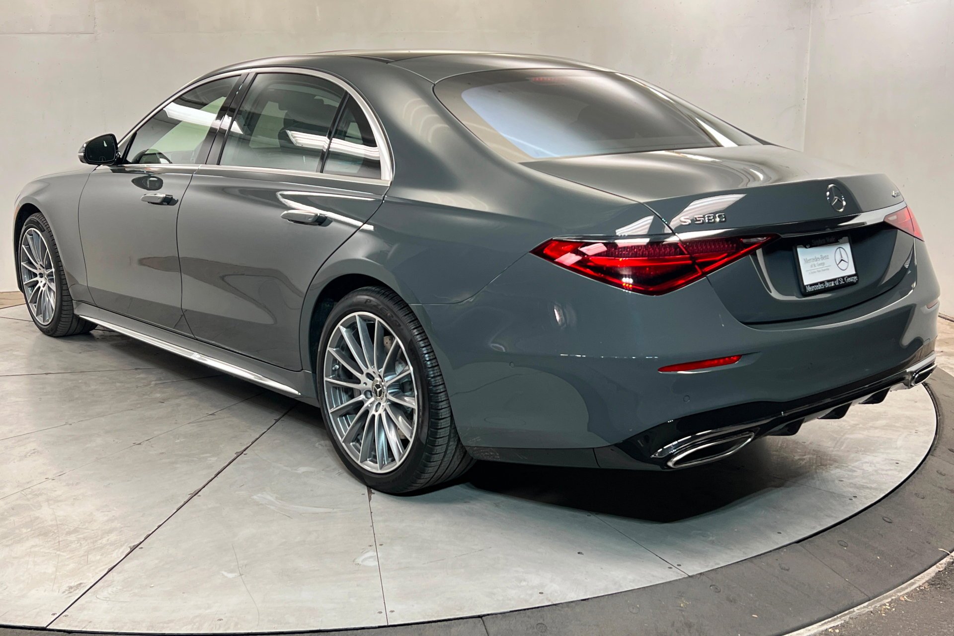 New 2026 MANUFAKTUR Silicon Grey Mercedes-Benz S 580 image 3