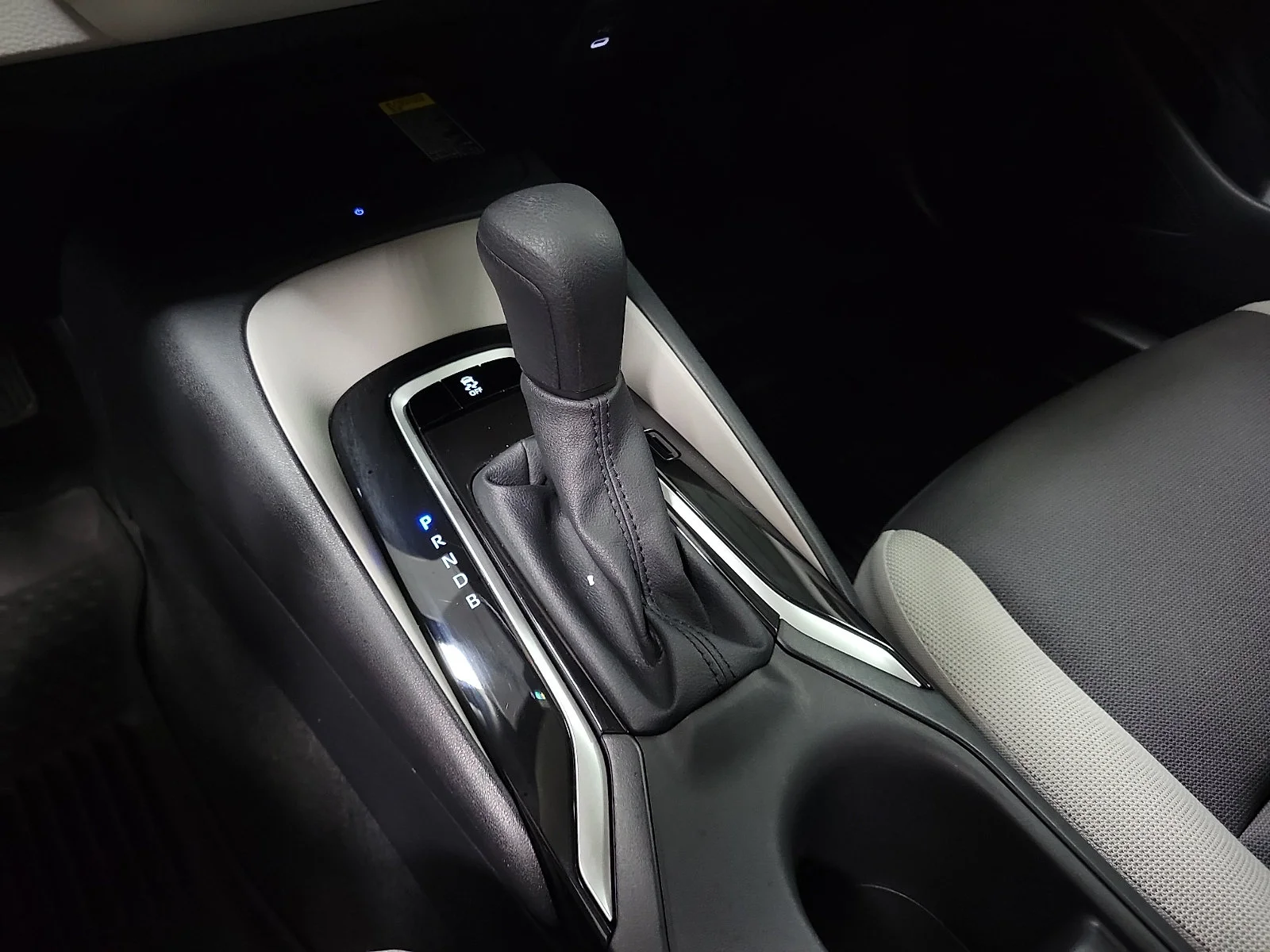 Certified Used 2025 White Toyota LE image 20