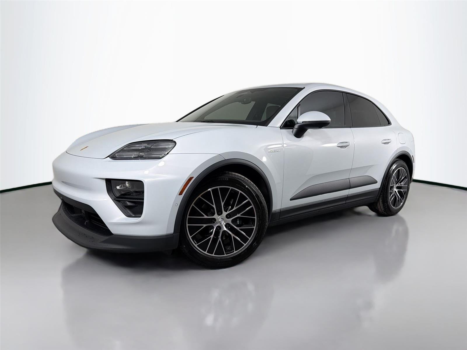 2026 Porsche Macan Macan Electric's photo