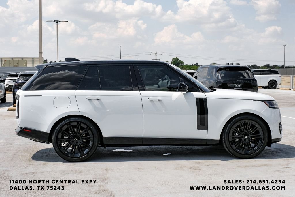 New 2027 Fuji White Land Rover SE image 5