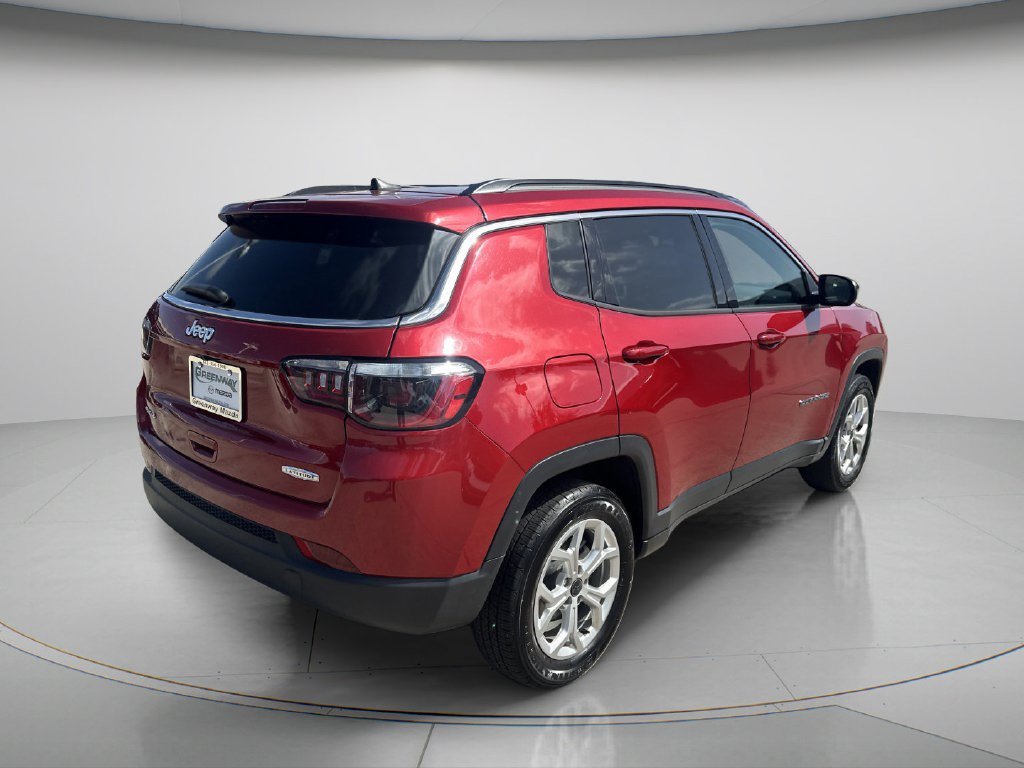 Used 2025 Red Hot Pearlcoat Jeep Latitude image 7