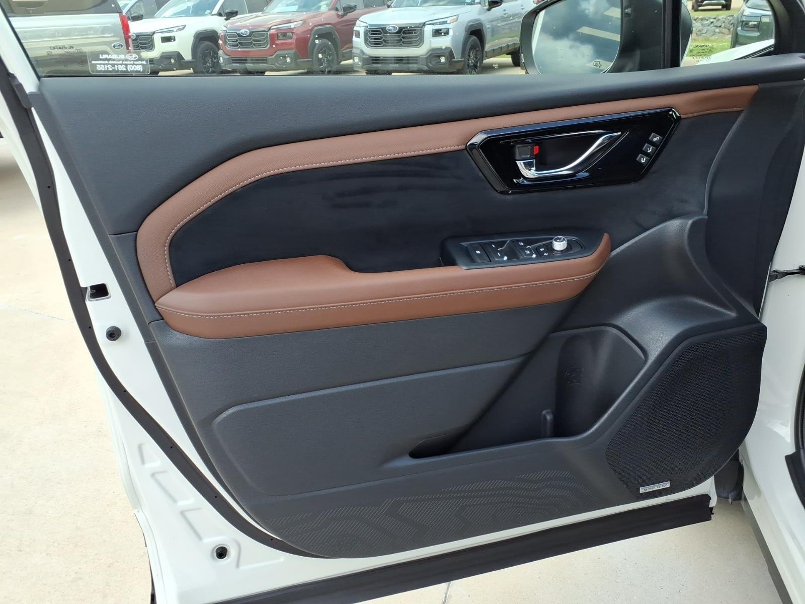 Used 2025 WHITE Subaru Touring image 21