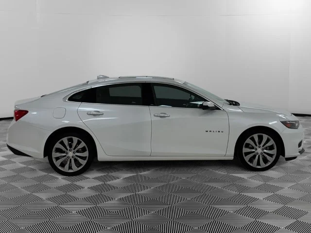 Certified Used 2018 IRIDESCENT PEARL TRICOAT Chevrolet Premier image 6